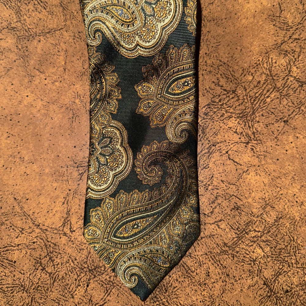 Grant Thomas Green and Brown Paisley Tie